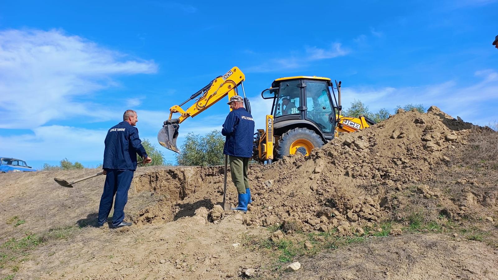 SGA Brăila lucrează la diguri prin completări mecanizate de terasamente ...